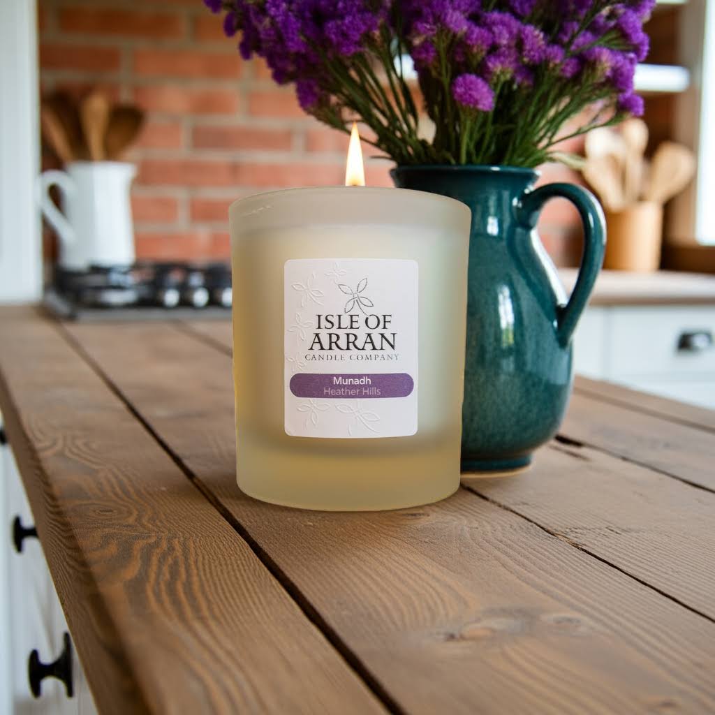 Munadh: heather hills 30cl Candle