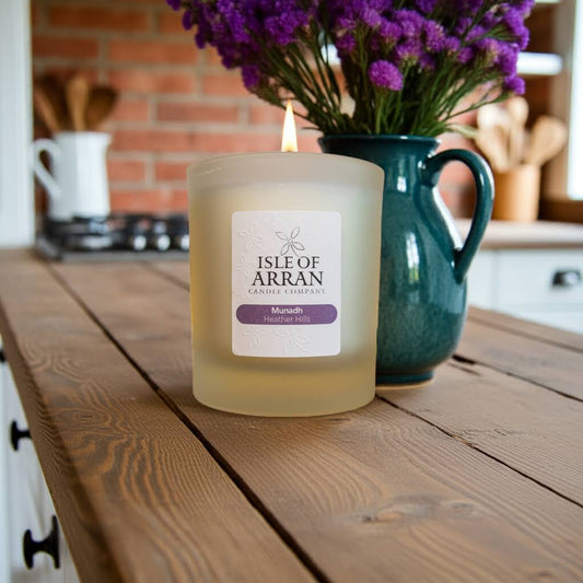 Munadh: heather hills 30cl Candle