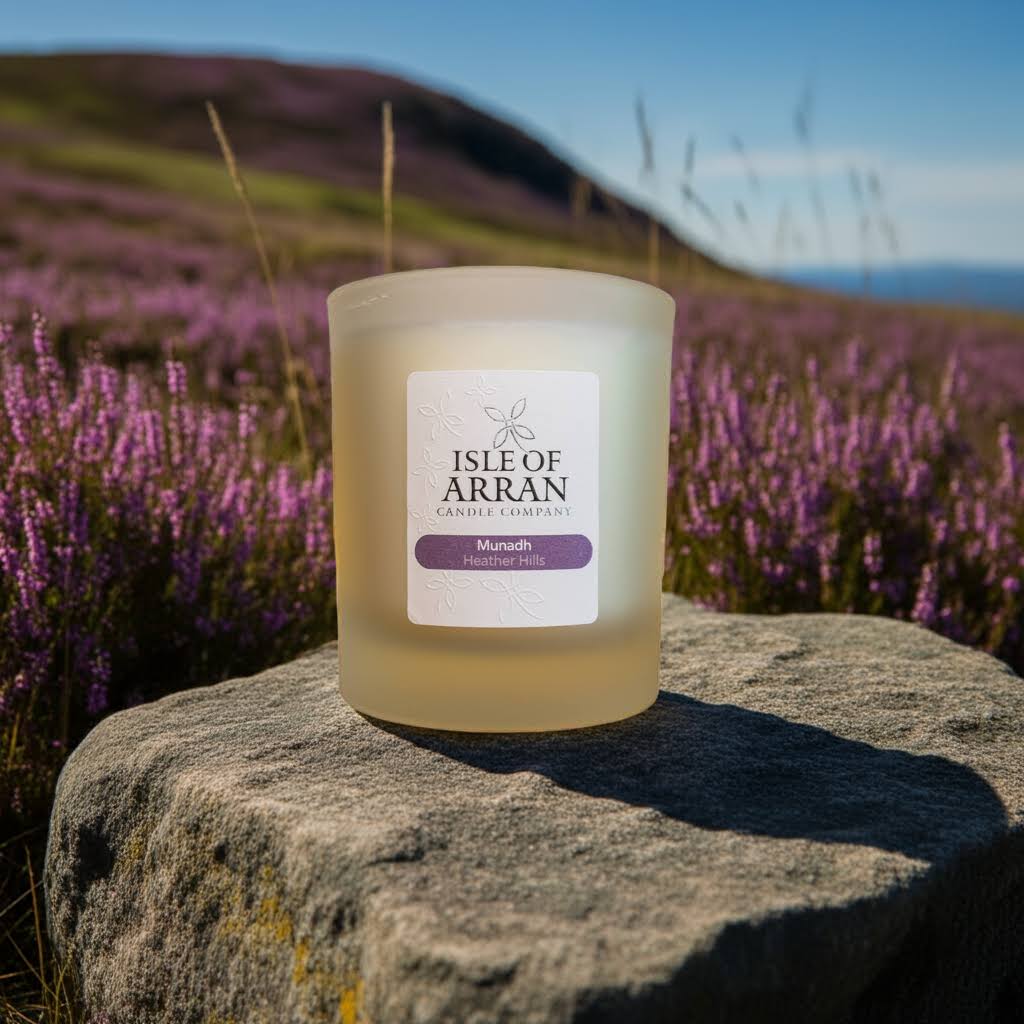 Munadh: heather hills 30cl Candle